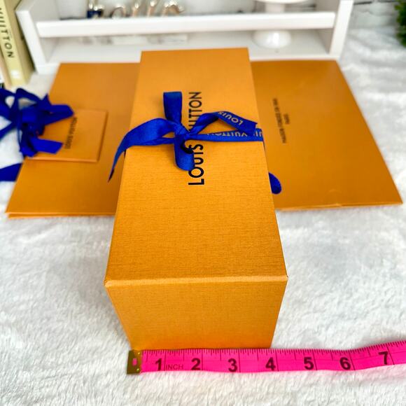 Louis Vuitton Box, tissue paper, Shopping Bag, gift note card tag and ribbon set - Picture 8 of 12